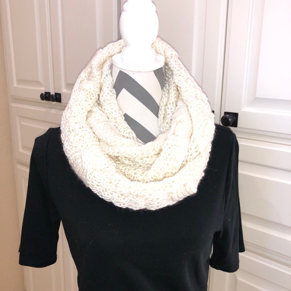 INFINTY SCARF - Picture 2 of 4